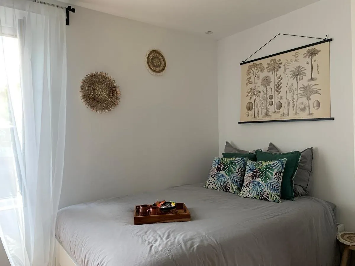 Le Petit Bali - Studio - WIFI - Parking - Coeur de ville Pont-lʼAbbé 0*,  France